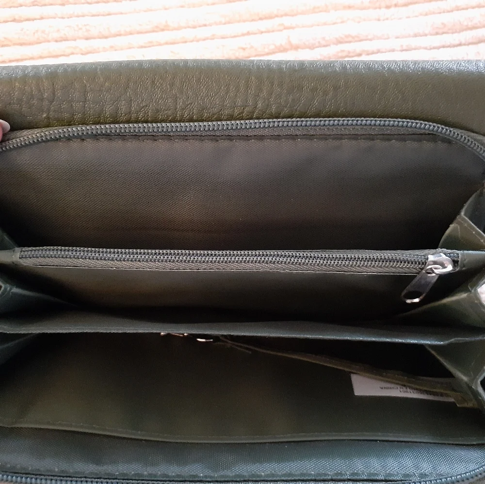 Green Wallet - Picture 3 of 3